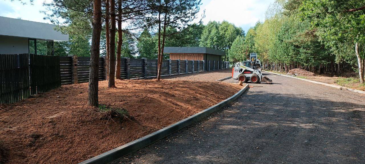 Мини-погрузчик Bobcat S175 в работе 2