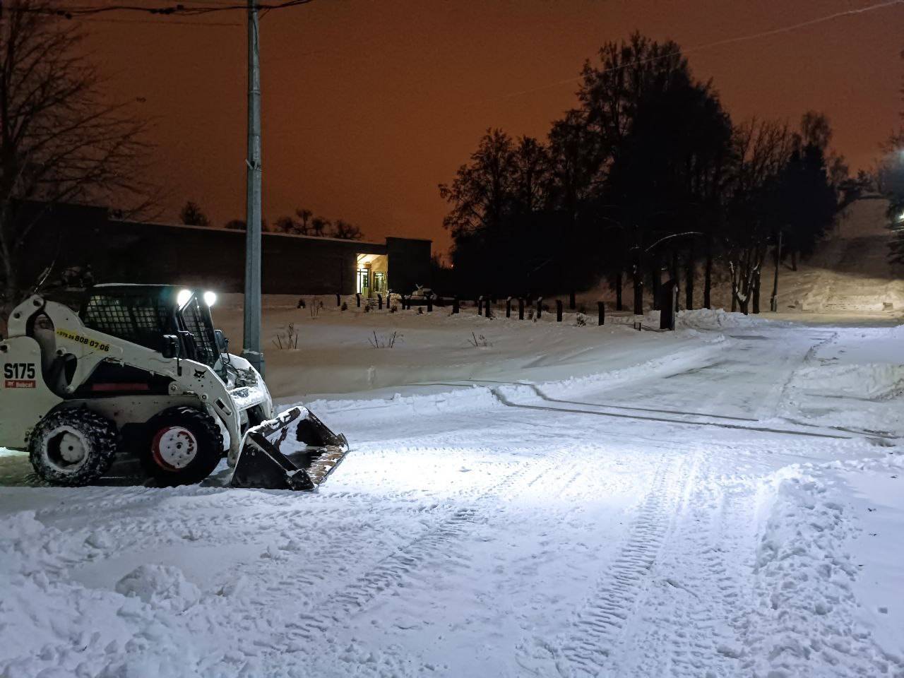 Мини-погрузчик Bobcat S175 в работе 3