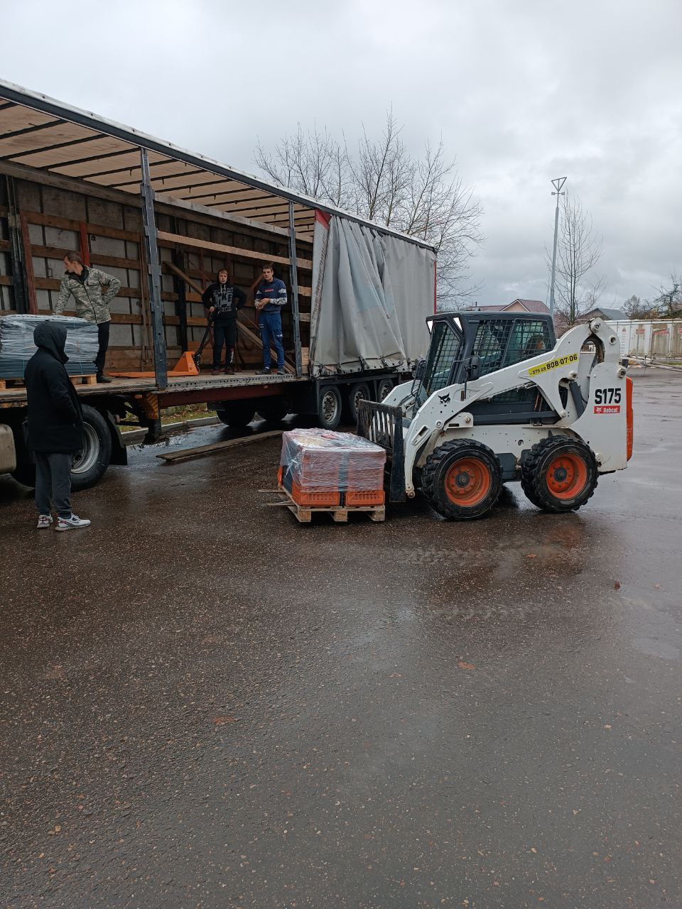 Мини-погрузчик Bobcat S175 в работе 5